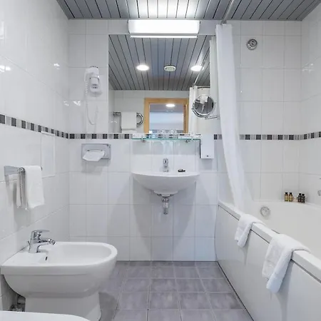 Islande With Free Parking Hotel