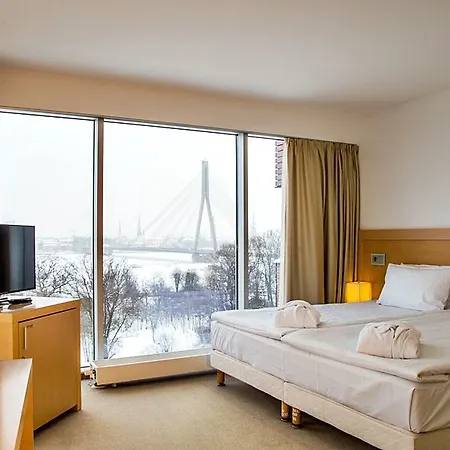 Hotel Islande With Free Parking