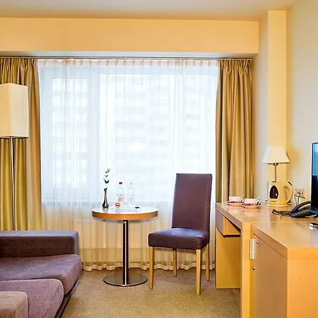 Hotel Islande With Free Parking 4*