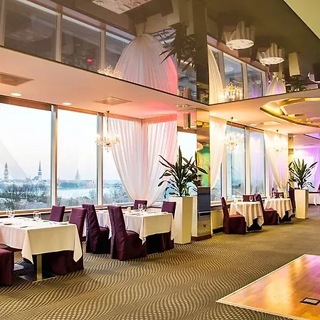 Hotel Islande With Free Parking 4*