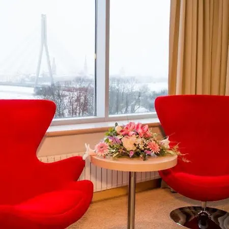Hotel Islande With Free Parking 4*