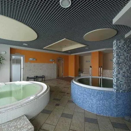 Islande With Free Parking Hotel