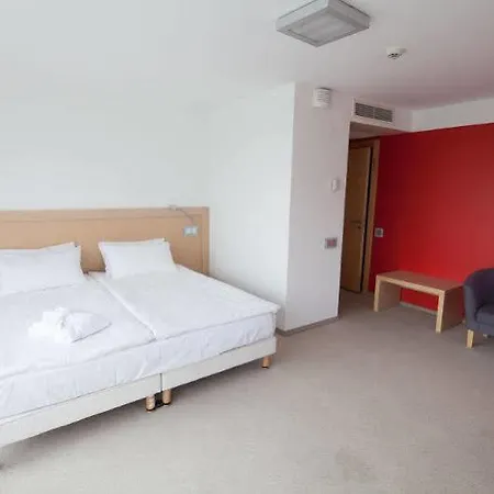 Islande With Free Parking Hotel