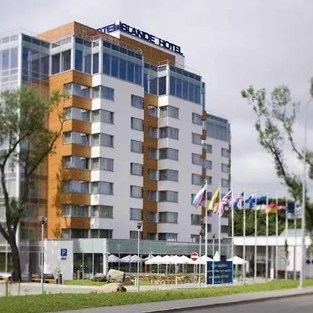 Hotel Islande With Free Parking 4*