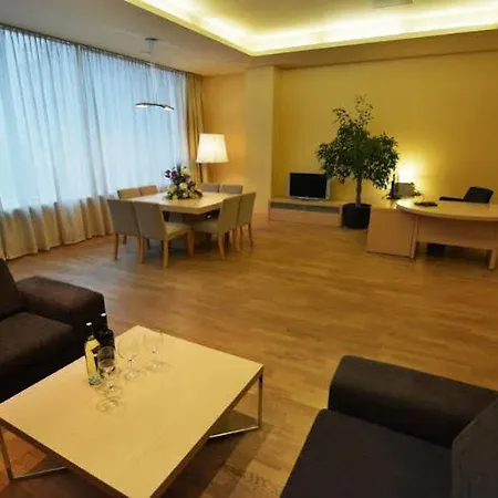 Islande With Free Parking Hotel