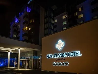 Hotel Islande With Free Parking