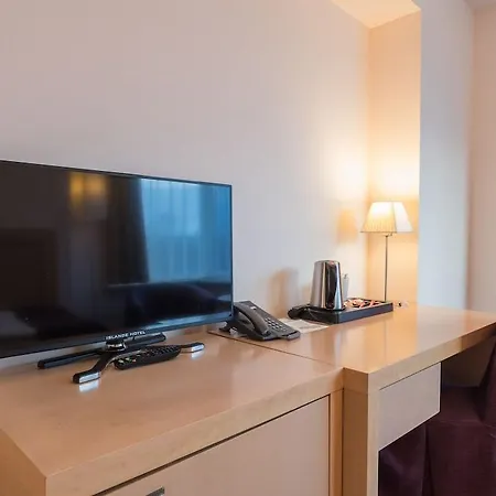 Hotel Islande With Free Parking 4*