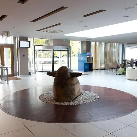 Hotel Islande With Free Parking